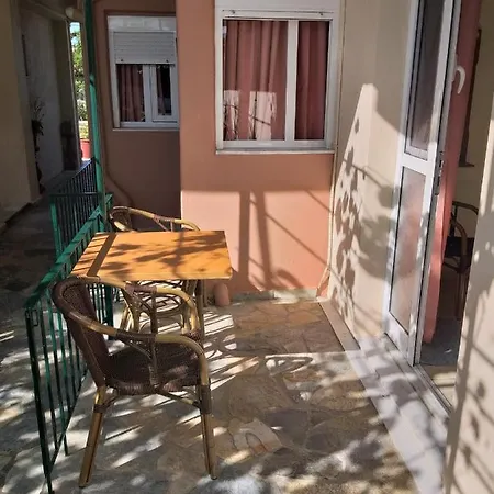 Nostos アパートホテル Néa Meságkala