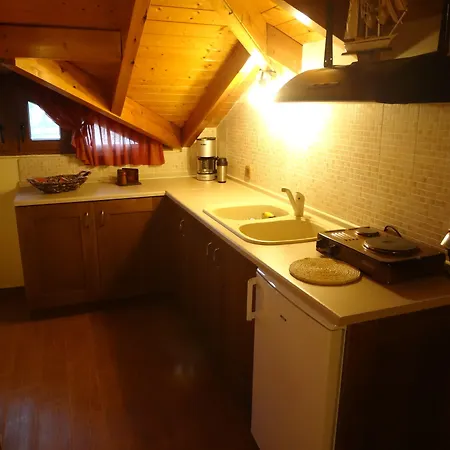 Nostos Aparthotel 3*