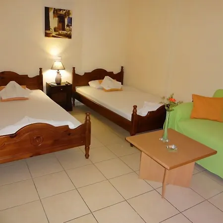 Nostos アパートホテル 3*