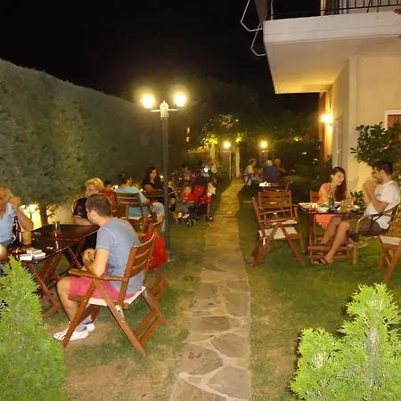 Nostos アパートホテル Néa Meságkala