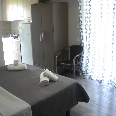 Nostos Aparthotel 3*