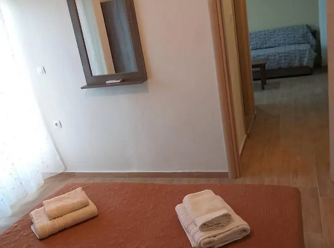 Nostos Aparthotel 3*