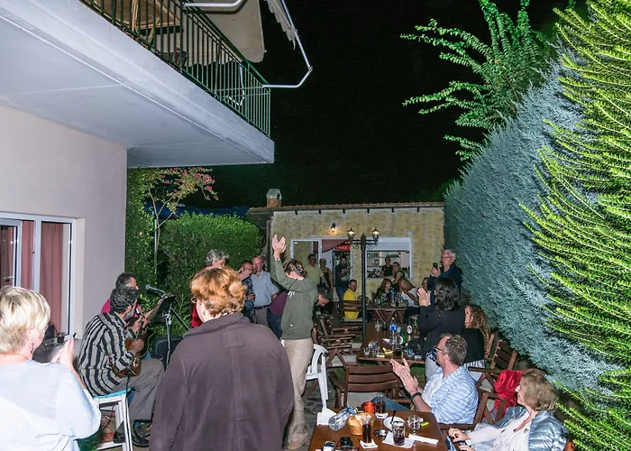 Nostos Aparthotel 3*