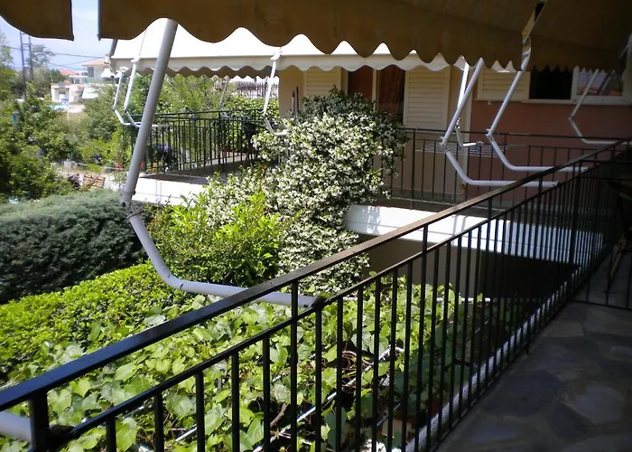 Nostos Aparthotel 3*